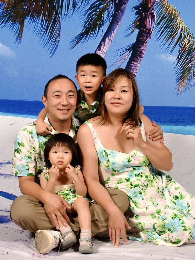Coa-Headshot Dr. Li Feng Cao, DMD pediatric Dentist in Mill Creek and Mukilteo, WA. Family portrait.